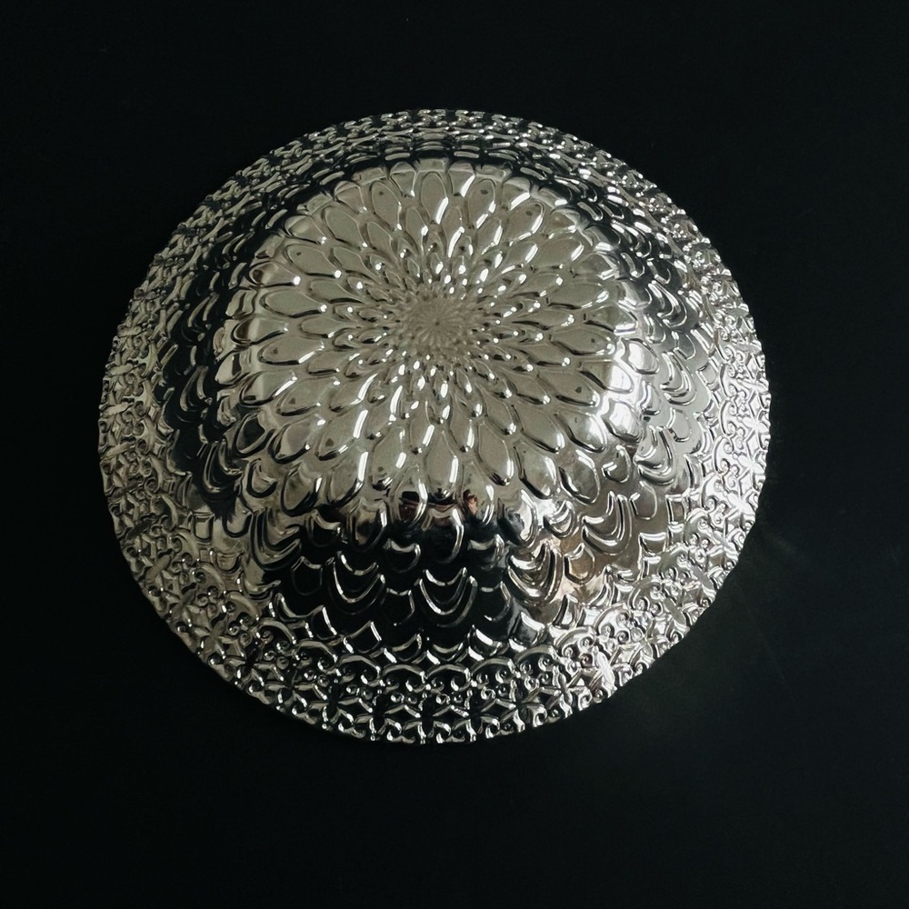 Decorative silver tone metallic bowl - Picture 7 of 12